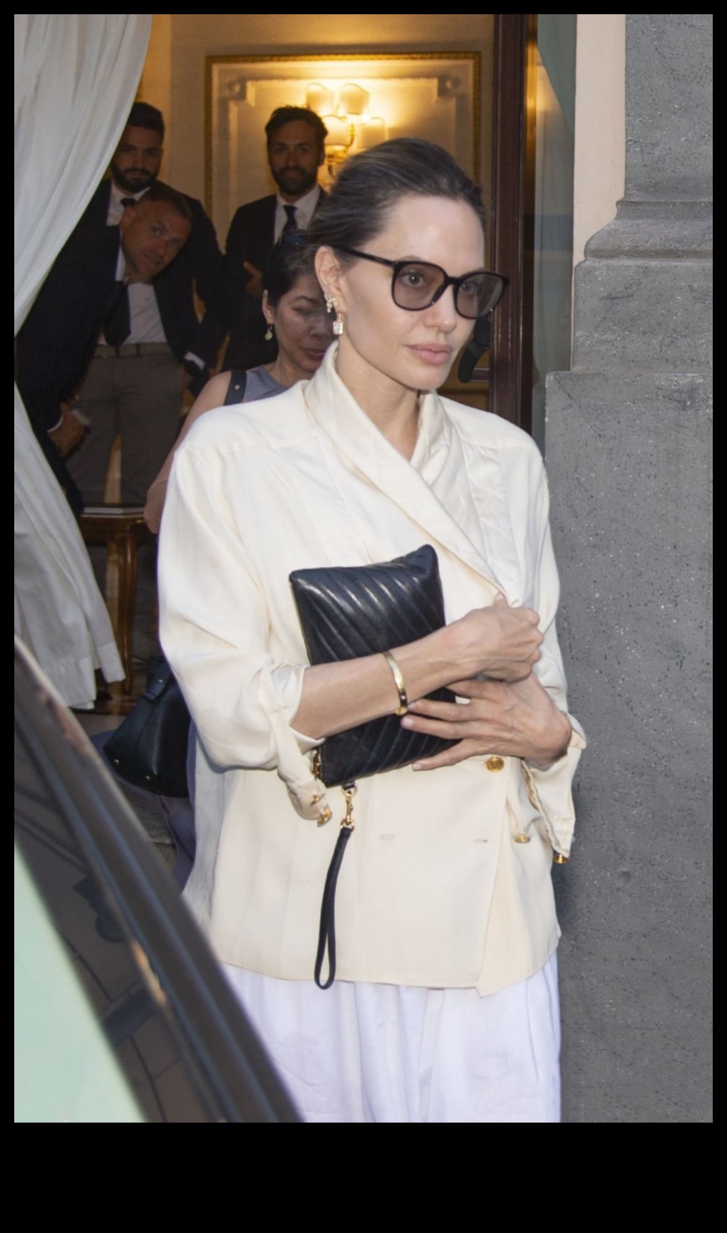 Hollywood Chic: Κοστήματα διασημοτήτων για διαχρονική γοητεία