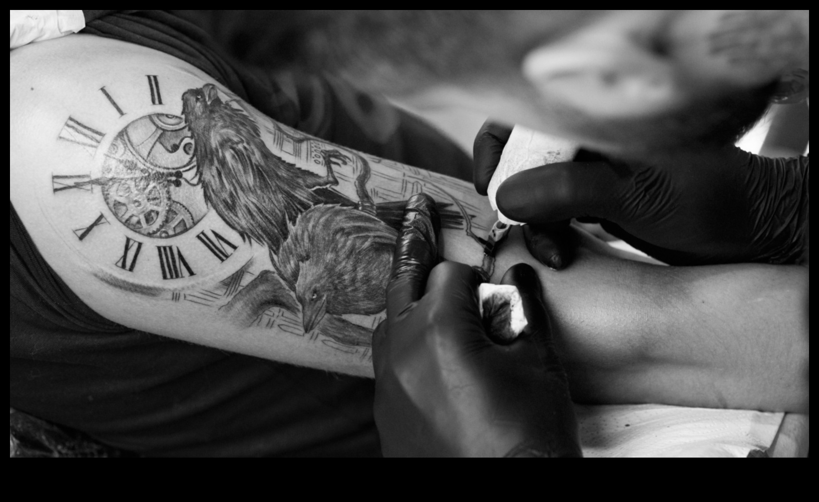 Διαχρονικά τιμημένες παραδόσεις Κλασικά στυλ τατουάζ Αντέχουν στη δοκιμασία του χρόνου 3 Διαχρονικά τιμημένες παραδόσεις: Αγκαλιάζοντας τα κλασικά στυλ τατουάζ