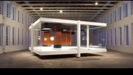 Gravity's Embrace: Πλοήγηση στην έλξη της Κοσμικής Δύναμης